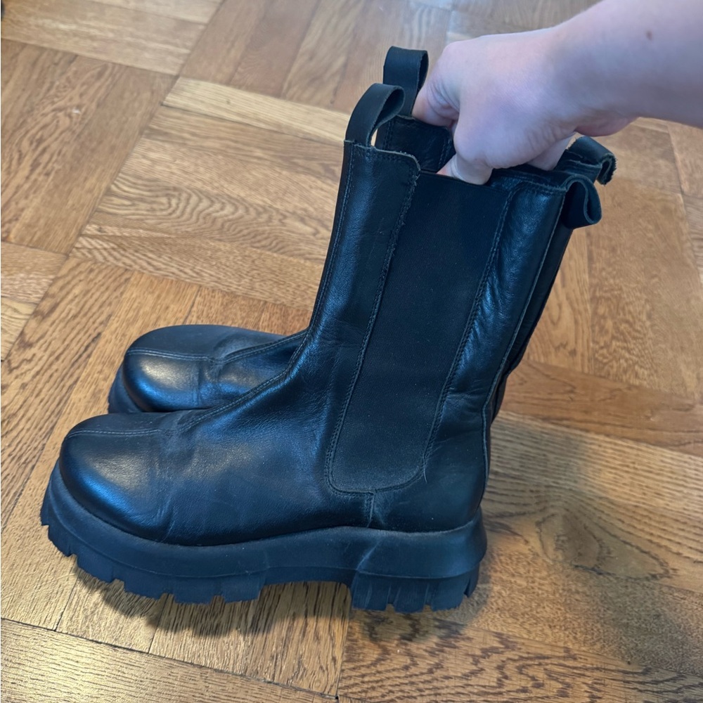 intentionally blank combat boots